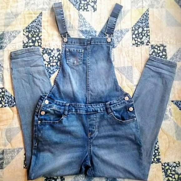⭐Bundle 5 for 25 with anything marked with a star. Cute Overalls - Picture 1 of 5